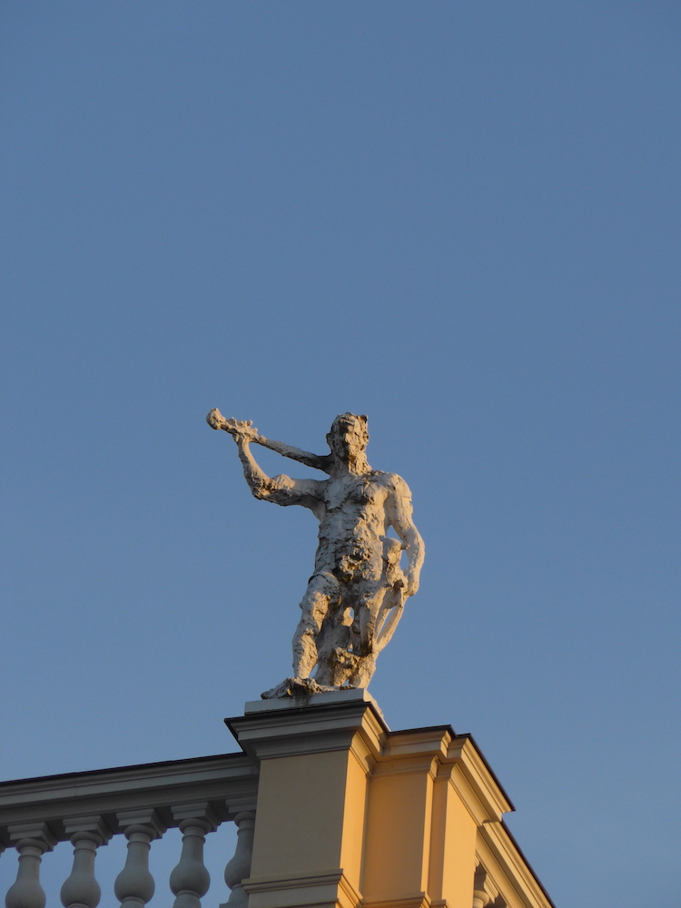 statue-Charlottenburg-Palace